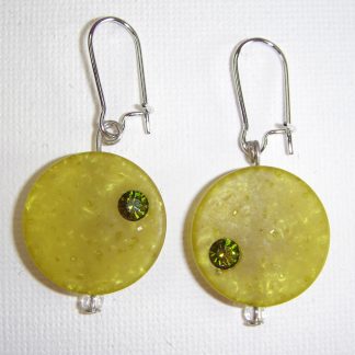 Cosa Nostra Handmade Earrings GREENROUSTR (Green). Χειροποίητα σκουλαρίκια με νίκελ βάση και στρογγυλές χάντρες με στρας σε πράσινο χρώμα. Μάκρος συνολικό: 4.3cm /Χάντρα: 2cm.