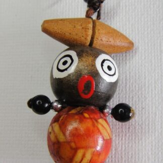 Cosa Nostra Handmade Earrings - Voodoo Doll - Zulu (Crazy Eyes). Εισαγόμενο χειροποίητο σκουλαρίκι Voodoo Doll Ζουλού από ξύλινες-απλές-μεταλλικές χάντρες, κορδόνι, ζωγραφισμένο στο χέρι σε νίκελ βάση. Συνολικό ύψος: 6cm/Βουντού κουκλάκι:3.5cm.